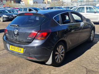 Opel Astra J 2011