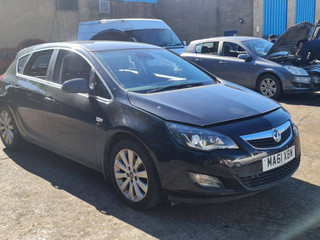 Opel Astra J 2011