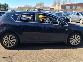 Opel Astra J 2011