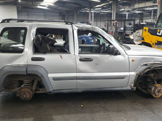 Jeep Cherokee 3  рест. KJ 2005