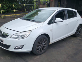 Opel Astra J 2012