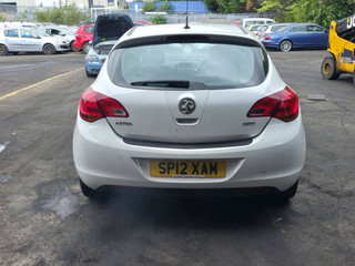 Opel Astra J 2012