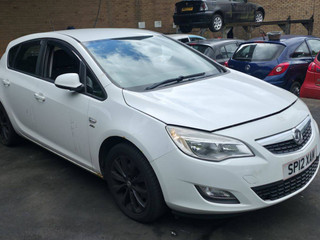 Opel Astra J 2012