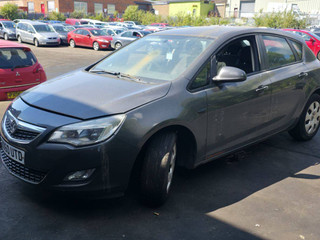 Opel Astra J 2011