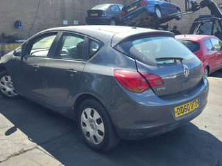 Opel Astra J 2011