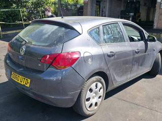 Opel Astra J 2011