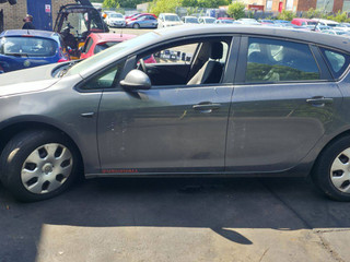 Opel Astra J 2011