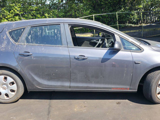 Opel Astra J 2011