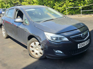 Opel Astra J 2011