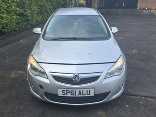 Opel Astra J 2011