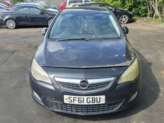 Opel Astra J 2011