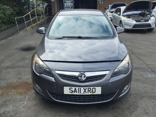 Opel Astra J 2011