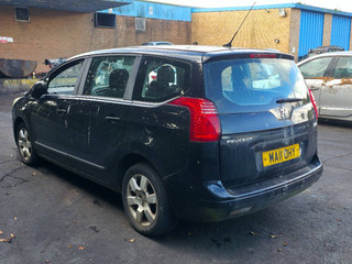 Peugeot 5008  T8 2011