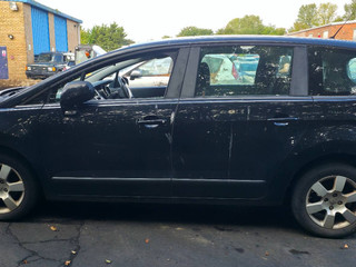 Peugeot 5008  T8 2011