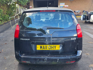 Peugeot 5008  T8 2011