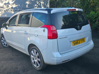 Peugeot 5008  T8 2013