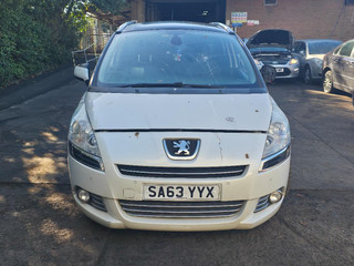 Peugeot 5008  T8 2013