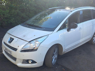 Peugeot 5008  T8 2013