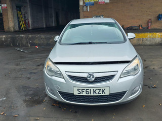 Opel Astra J 2011