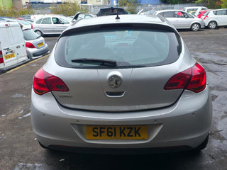 Opel Astra J 2011