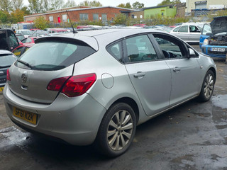 Opel Astra J 2011