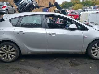 Opel Astra J 2011