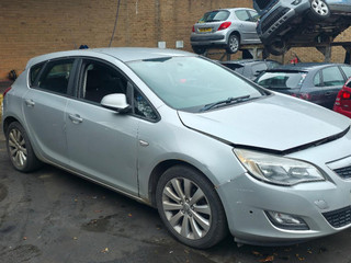 Opel Astra J 2011