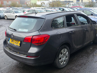 Opel Astra J 2011