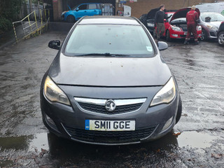 Opel Astra J 2011