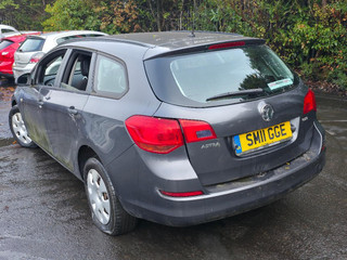 Opel Astra J 2011
