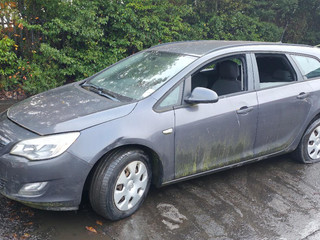 Opel Astra J 2011