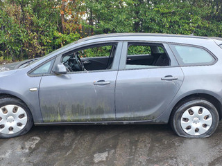 Opel Astra J 2011