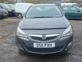 Opel Astra J 2011