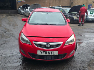 Opel Astra J 2011