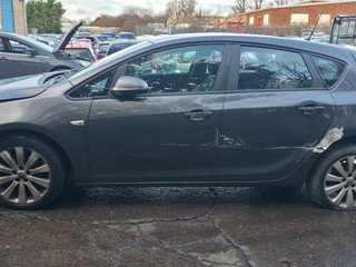 Opel Astra J 2011