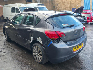 Opel Astra J 2011