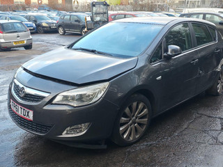 Opel Astra J 2011