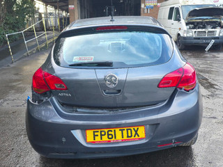 Opel Astra J 2011
