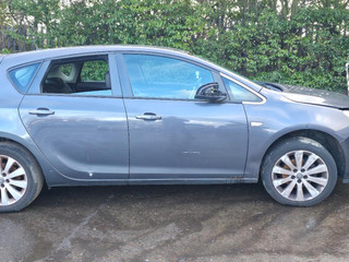 Opel Astra J 2011