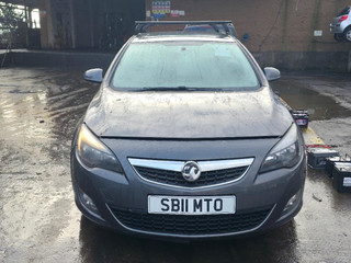 Opel Astra J 2011