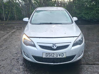 Opel Astra J 2012
