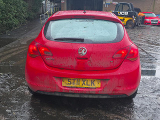 Opel Astra J 2011
