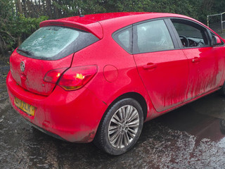 Opel Astra J 2011