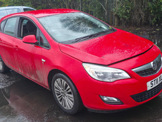 Opel Astra J 2011