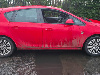 Opel Astra J 2011