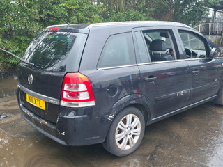 Opel Zafira 2  (B) рест. 2011