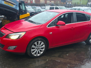 Opel Astra J 2011