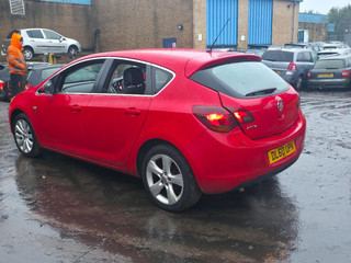 Opel Astra J 2011