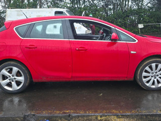 Opel Astra J 2011