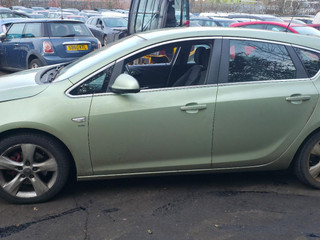 Opel Astra J 2011